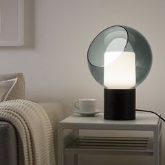 Đèn Bàn Hiện Đại Phong Cách Minimalist Chao Thủy Tinh Khuyết