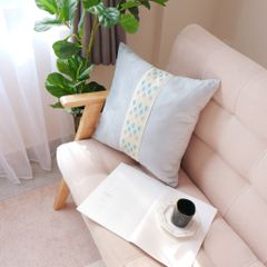 Vỏ Gối Tựa Lưng Nhung Thêu Giữa Chấm Bi Hình Thoi
