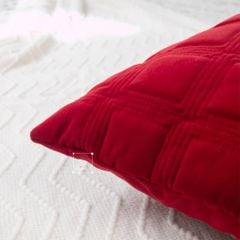 Vỏ Gối Sofa Nhung Đỏ Họa Tiết Gấu Sang Trọng