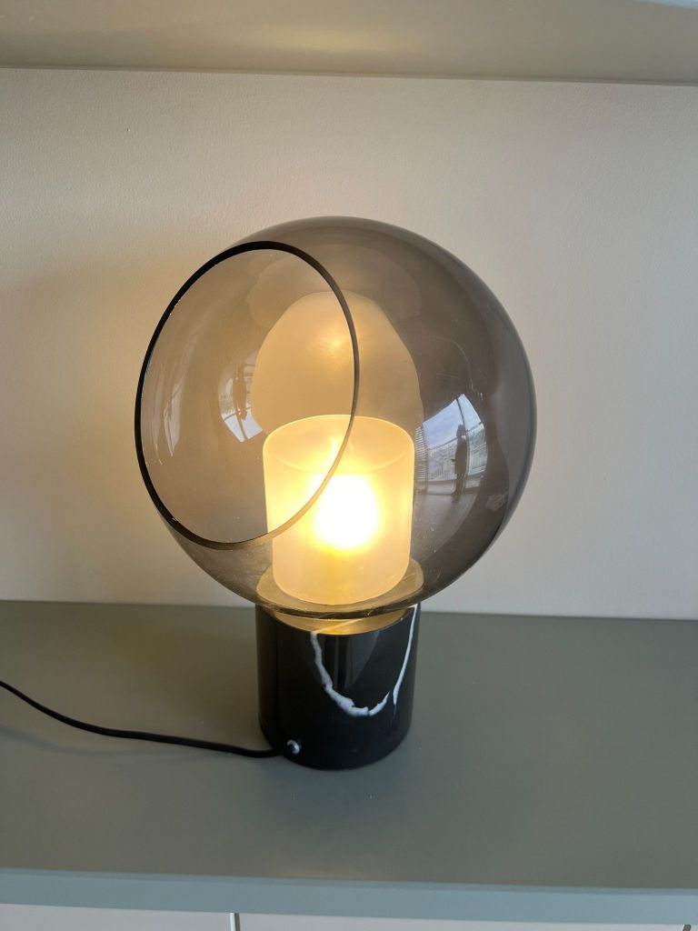 Đèn Bàn Hiện Đại Phong Cách Minimalist Chao Thủy Tinh Khuyết