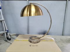 Đèn Để Bàn Thân Vòm Cung Kim Loại Sang Trọng