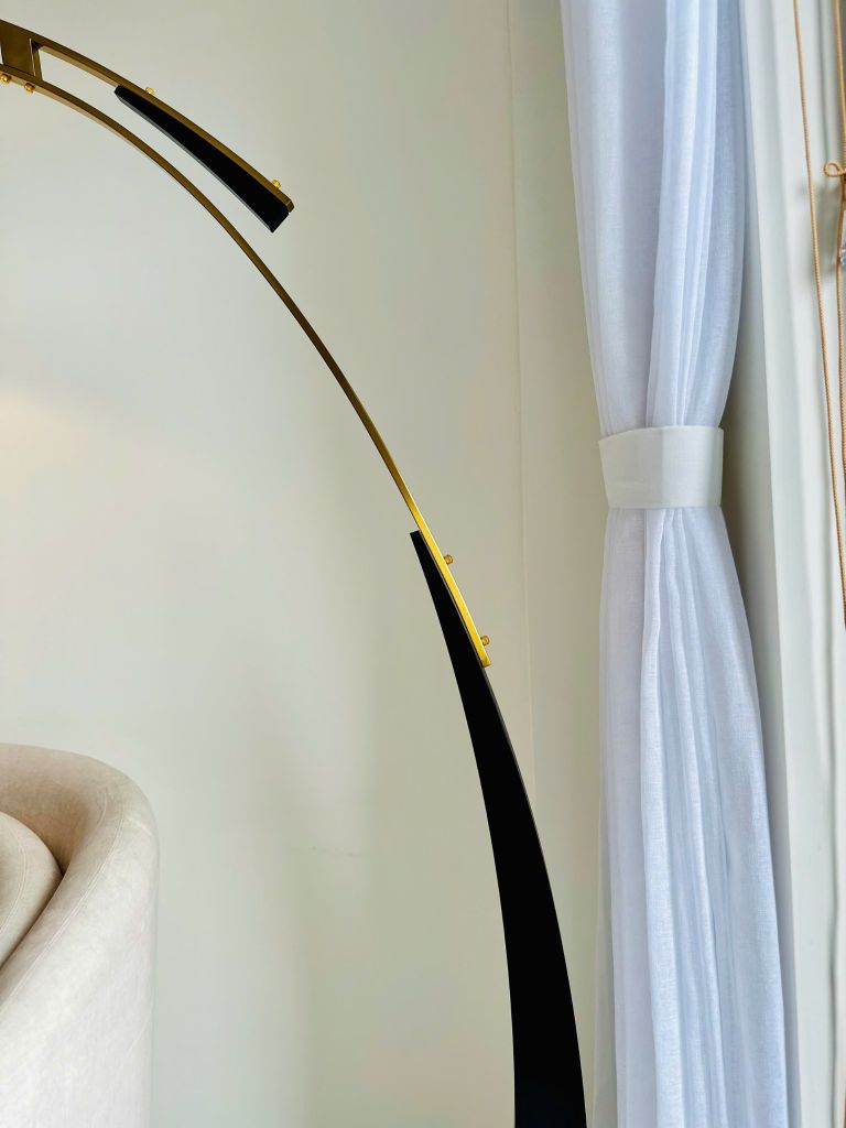 Đèn Sàn Chân Cong Cách Điệu Decor Phòng Khách