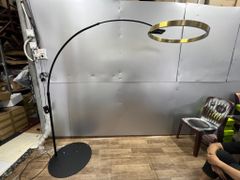 Đèn Sàn Thân Cong Decor Phòng Khách Chao Thanh Tròn Hiện Đại