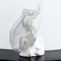 Tượng Cô Gái Điêu Khắc Phủ Khăn Lưới Sang Trọng