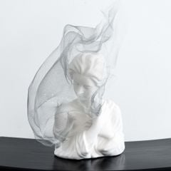 Tượng Cô Gái Điêu Khắc Phủ Khăn Lưới Sang Trọng