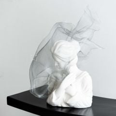 Tượng Cô Gái Điêu Khắc Phủ Khăn Lưới Sang Trọng