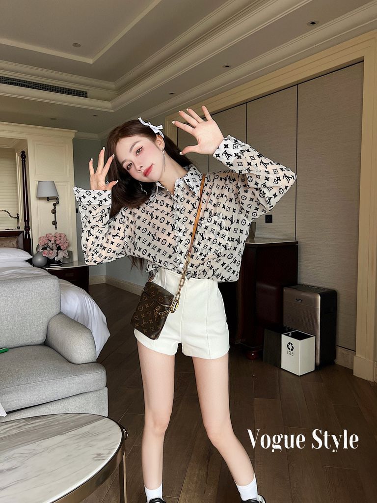 Áo Sơ Mi LV Tay Cánh Dơi  HelenKieu