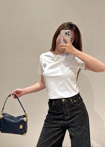 Áo phông nữ  L*V  Cropped Tee Chữ Thêu