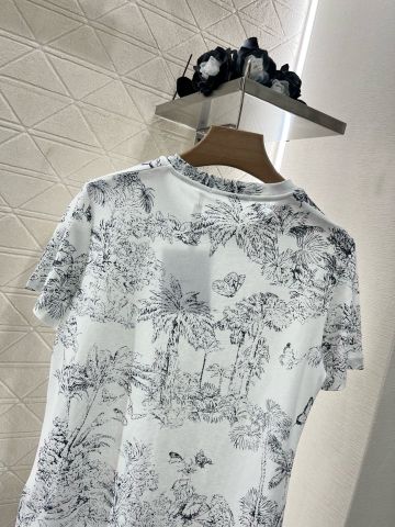 Áo phông nữ Di*or* hoạ tiết