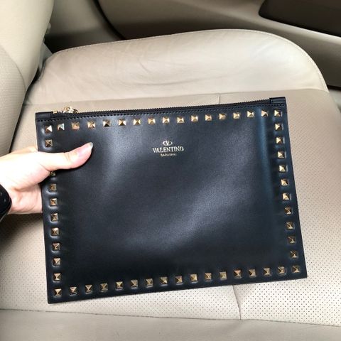 Clutch nam nữ VALENTINO tán đinh 29cm