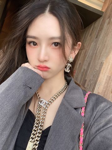 Khuyên tai CHNEL* bản to đẹp sang ấn tượng