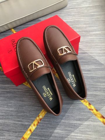 Giày lười VALENTINO* da bò mềm logo vàng màu nâu và đen