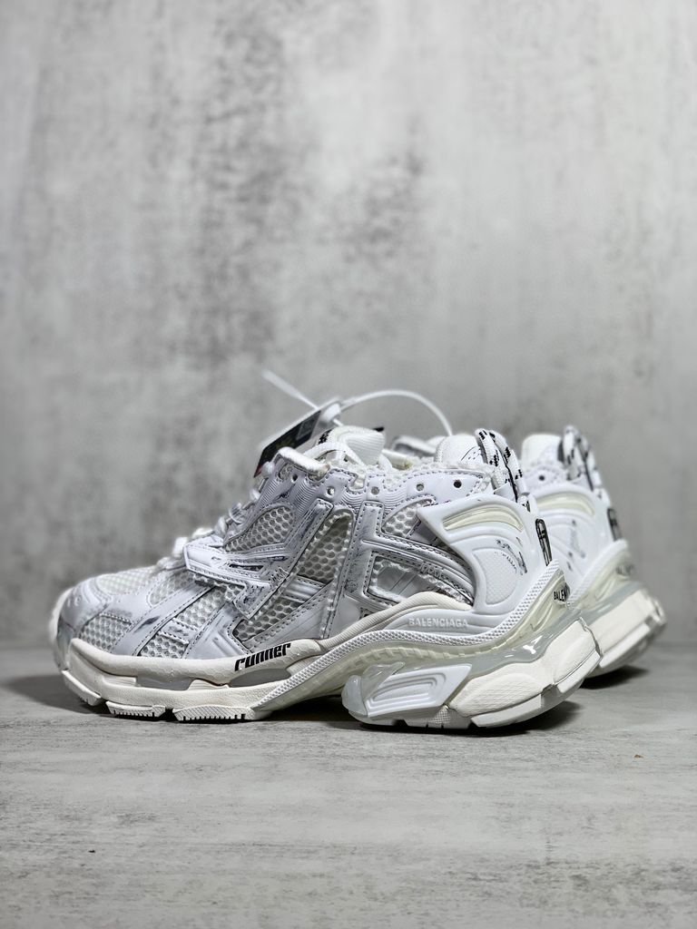 Giày Balenciaga bằng vỏ chuối và loạt đồ chế hàng hiệu bá đạo Cộng đồng mạng #39 Giày Balenciaga bằng vỏ chuối và loạt đồ chế hàng hiệu bá đạo Cộng đồng mạng