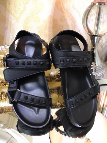 sandal tán đinh valentino hàng chất đẹp giá 1050k Của kh nào nhắn mình nhé Call 0987917222