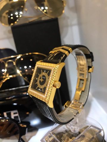 Đồng hồ versace siêu cấp hàng có sẵn