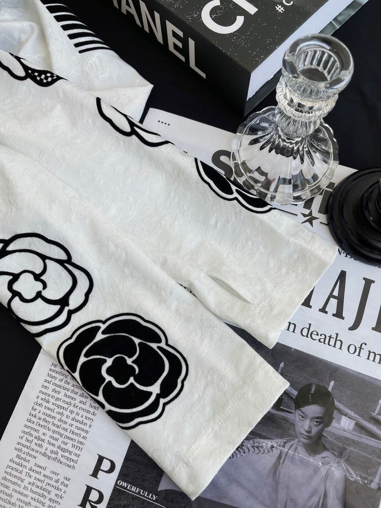 Áo pull chanel* hoạ tiết hàng độc SIÊU CẤP 1600k Vải jacquard dệt kim – lien fashion Áo pull chanel* hoạ tiết hàng độc SIÊU CẤP 1600k Vải jacquard dệt kim – lien fashion