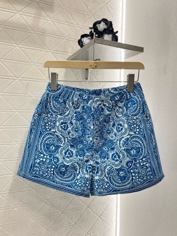 Bộ áo khoác và quần short Di*or* hoạ tiết hoa văn xanh đẹp