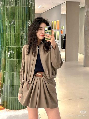 Áo khoác Loe*We*  có khóa kéo lưng xếp ly