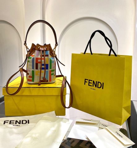 Túi xách nữ FENDY hoạ tiết màu sắc mới hè 2020 18x12cm