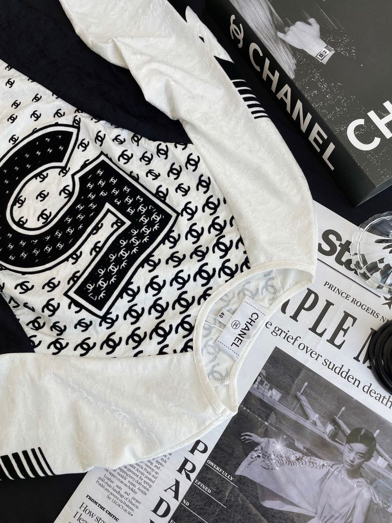 Áo pull chanel* hoạ tiết hàng độc SIÊU CẤP 1600k Vải jacquard dệt kim – lien fashion Áo pull chanel* hoạ tiết hàng độc SIÊU CẤP 1600k Vải jacquard dệt kim – lien fashion