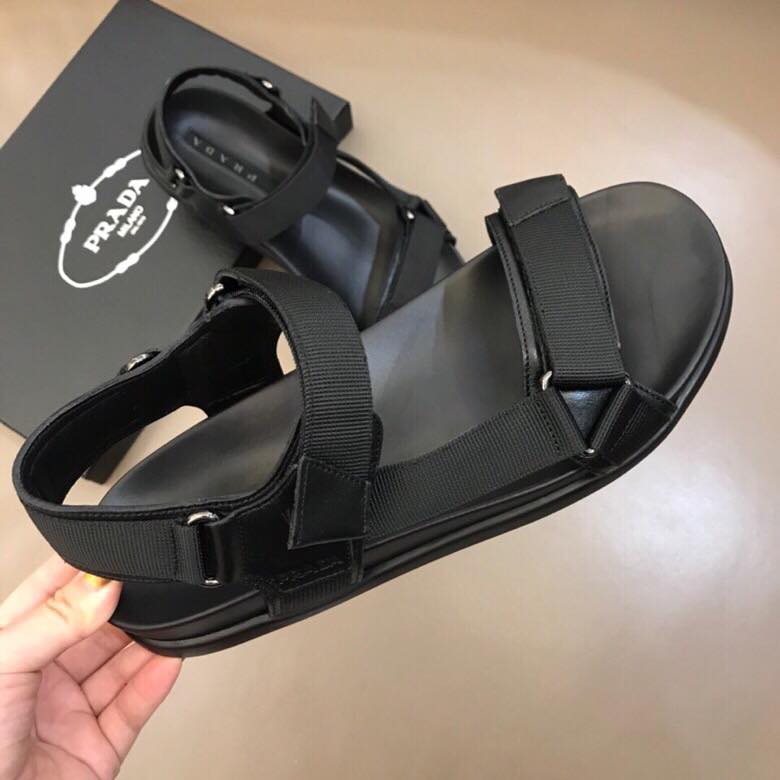 Prada Gặp Chỉ Trích Khi Ra Mắt Mẫu Dép Sandal Giống Dép Kolhapuri Ấn Độ 15 Prada Gặp Chỉ Trích Khi Ra Mắt Mẫu Dép Sandal Giống Dép Kolhapuri Ấn Độ