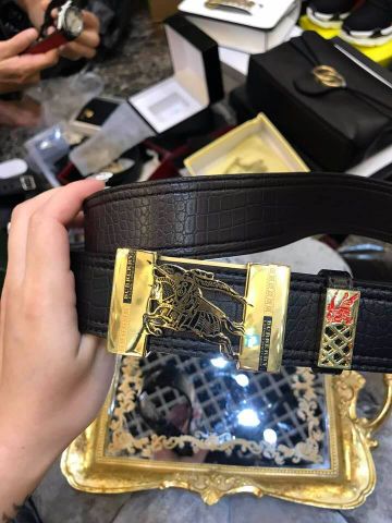 Belt nam burberry dây da mềm đẹp dùng 2 mặt nâu và đen hàng cao cấp