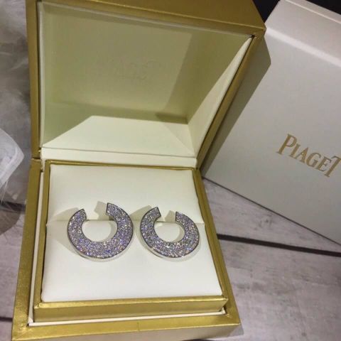 Khuyên tai piaget nạm đá đẹp