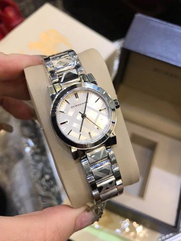 Đồng hồ nữ burberry dây kim loại