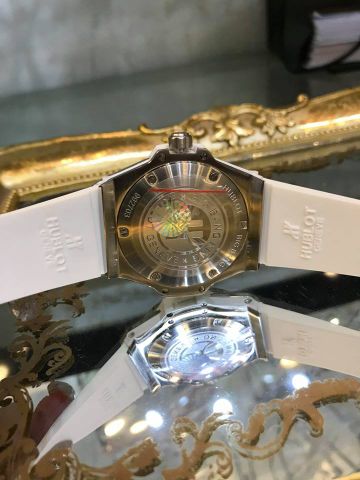 Đồng hồ nữ HUBLOT nạm kim quá đẹp