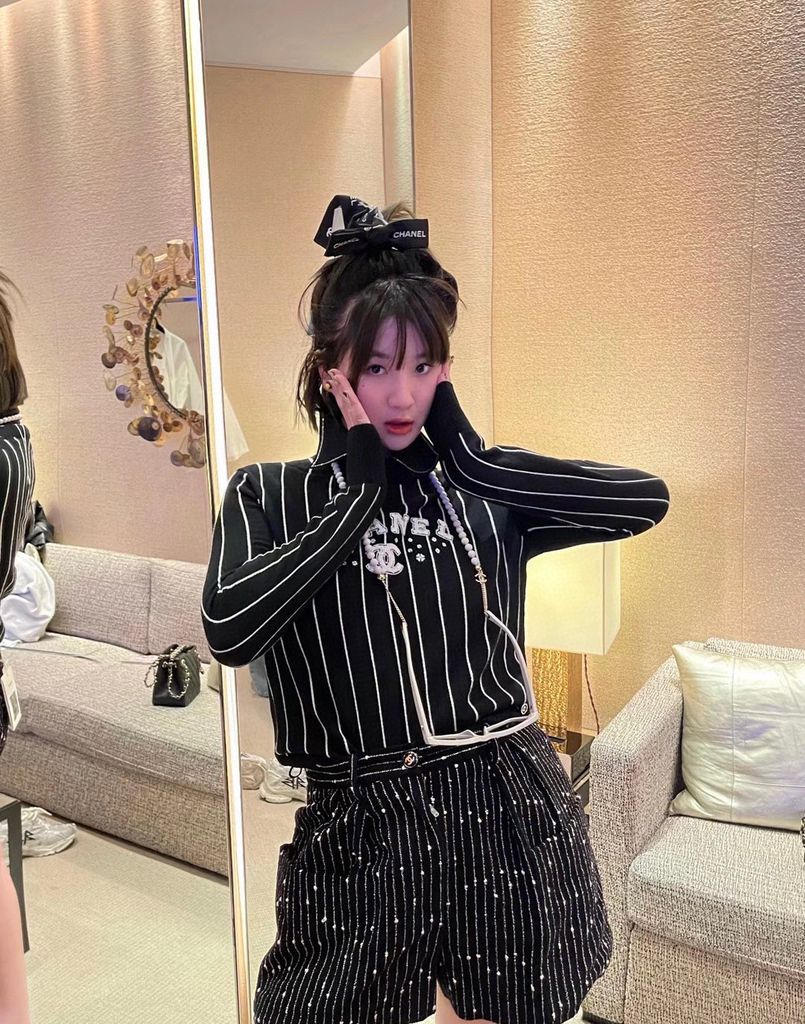 Áo pull thể thao chanel* kẻ sọc kiểu đẹp dáng khoẻ SIÊU CẤP LienFashio – lien fashion Áo pull thể thao chanel* kẻ sọc kiểu đẹp dáng khoẻ SIÊU CẤP LienFashio – lien fashion