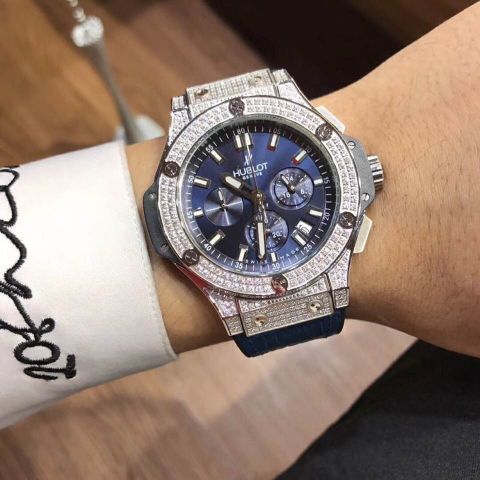 Đồng hồ nam hublot nạm đá dây da đẹp độc