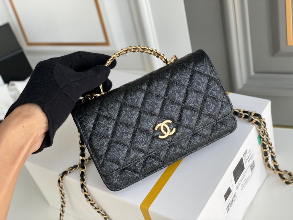 Lý do Chanel thản nhiên tăng giá túi xách trước mùa shopping sôi động  nhất năm