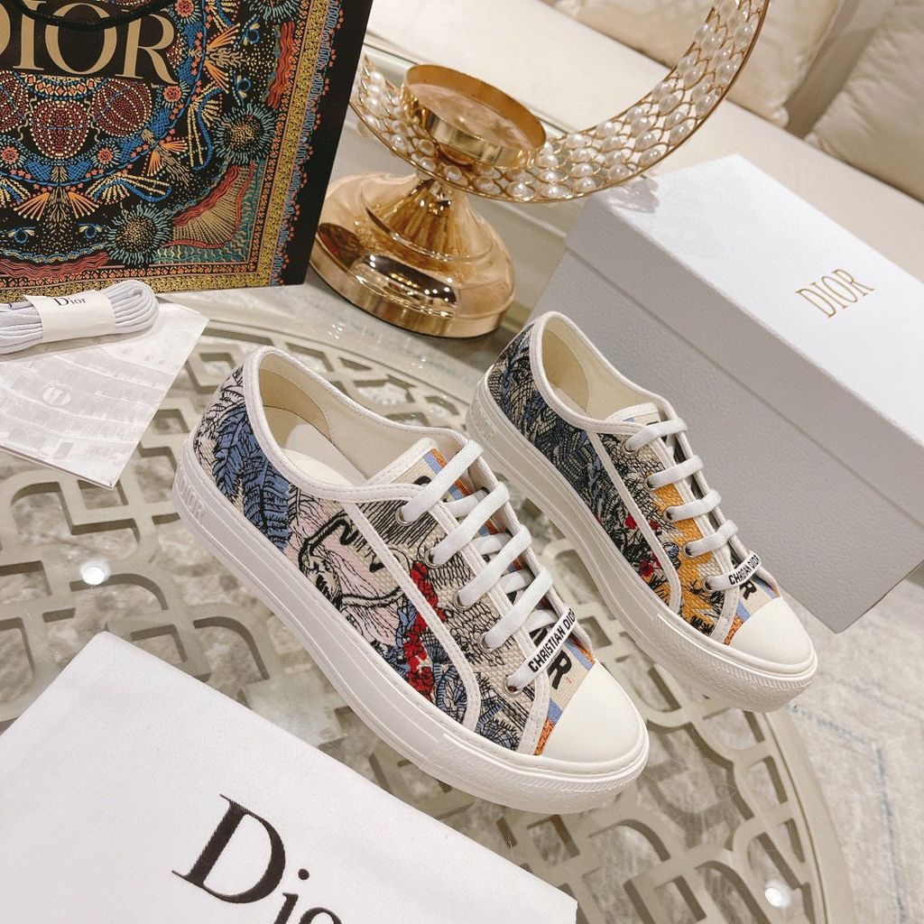 Giày thề thao nữ Dior thêu họa tiết