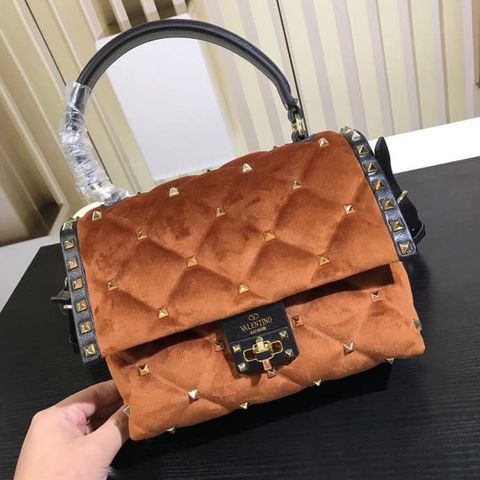 Túi xách valentino nhung tán đinh mới đẹp độc size 23cm x 18cm