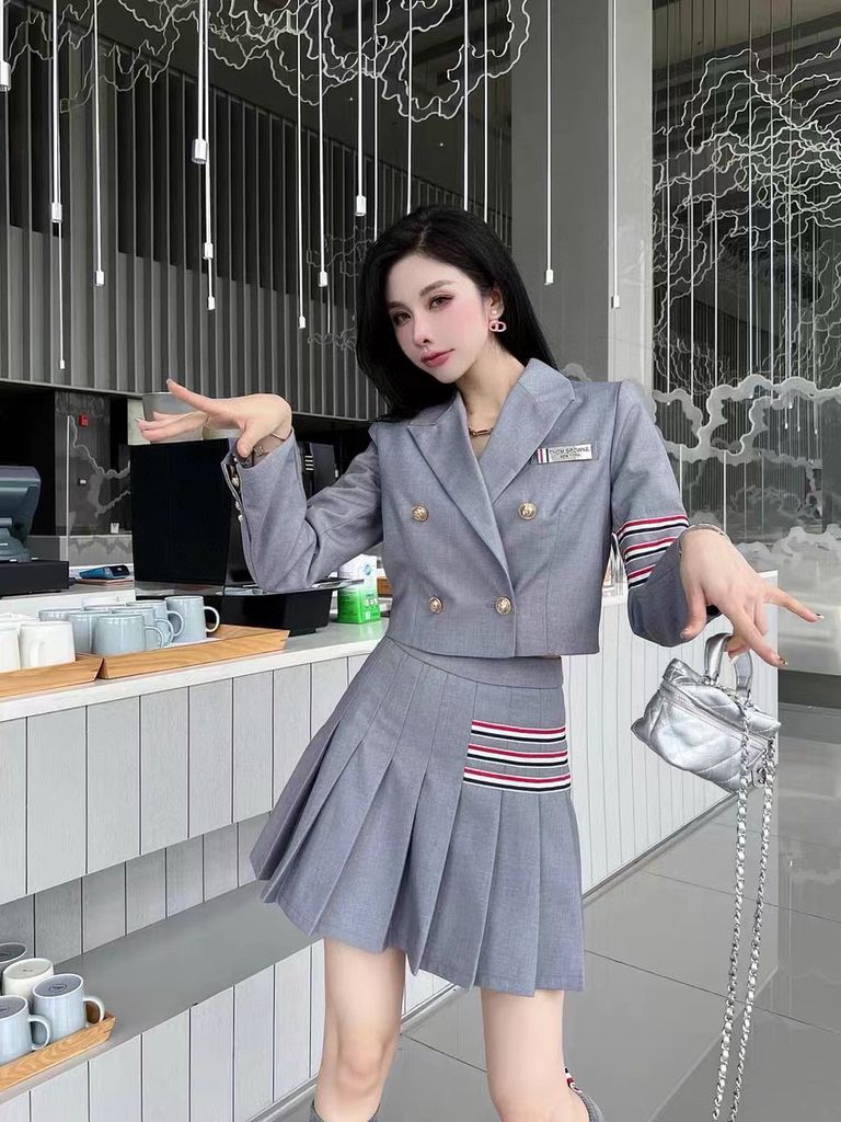 Sale Áo Vest Thom Browne