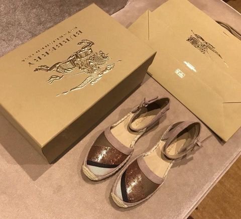 Giày nữ burberry đế bệt đai