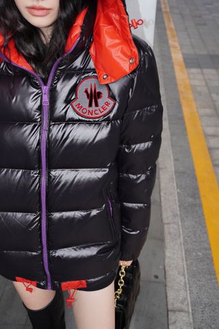 Áo phao nữ moncler đen phối đỏ đẹp độc SIÊU CẤP