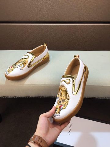 Giày slip on nam GUCCI thêu hổ