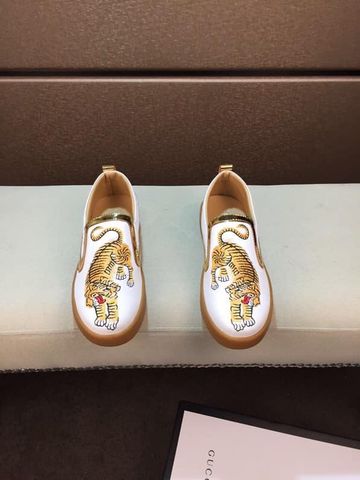 Giày slip on nam GUCCI thêu hổ