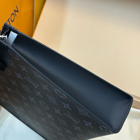 Clutch  L*V  POCHETTE VOYAGE MONOGRAM ECLIPSE
