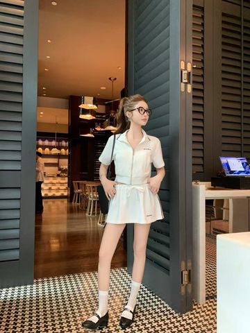 Mi.U mi.u*  mang đến set đồ nữ tươi mới, trẻ trung
