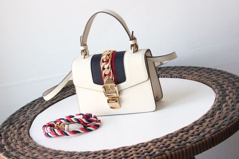 Túi xách nữ GUCCI da bò lỳ xích vàng size 20cm