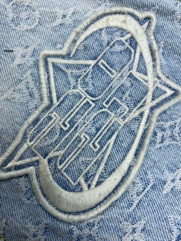 Áo khoác jeans nam LV* có mũ hoạ tiết Monogram xanh nhạt đẹp VIP 1:1