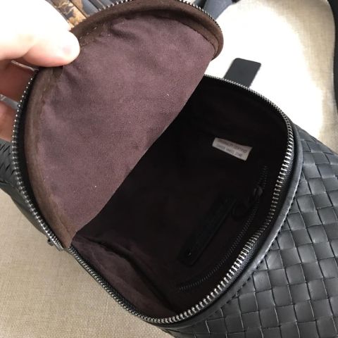 Túi ngực Bottega Veneta cho nam hàng đẹp có 3 dáng size 36x18cm