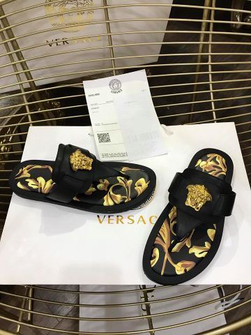 Dép tông nam VERSACE đế hoa văn logo vàng