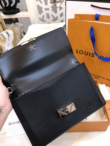 Clutch LV nam nữ da tăm ngang khoá bạc cực đẹp