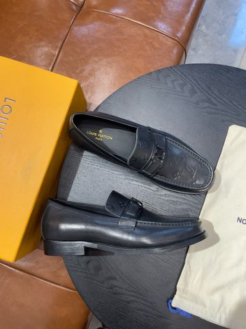 Giày nam Loafer L*V
