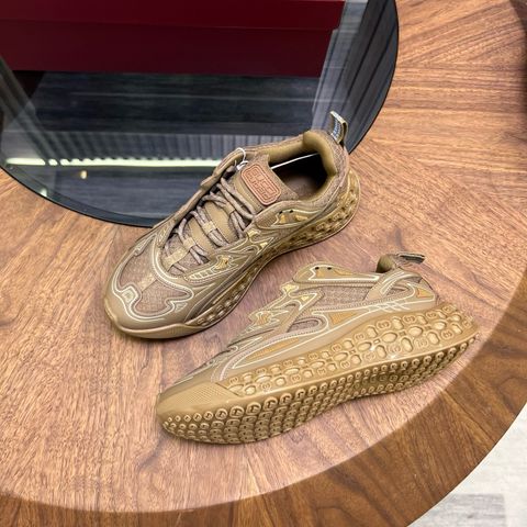Đắm chìm trong phong cách tương lai với giày sneaker GUCC*