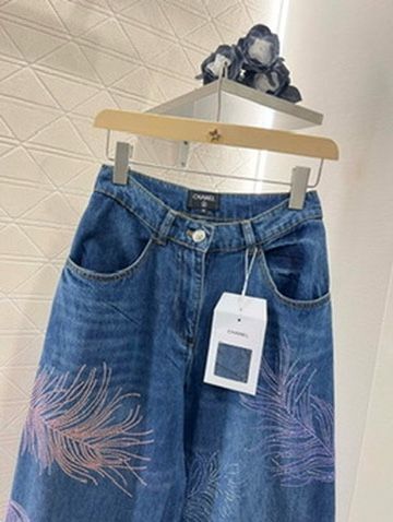 Quần jeans nữ ống suông CHNEL* Feather Glow” Jeans
