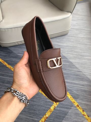 Giày lười VALENTINO* da bò mềm logo vàng màu nâu và đen